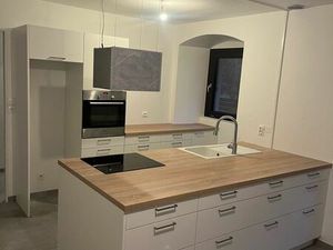 Location Appartement Spacieux avec Mezzanine et Grand Sous-sol