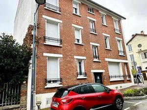 Appartement f2 gare au pied de la gare de chaville