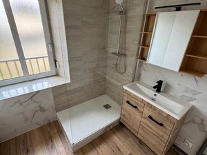 Appartement F3 60m2 complètement rénové avec garage - cave - panneaux solaires