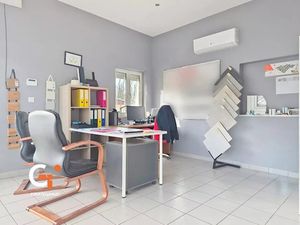 Vente locaux professionnels 150 m² à Grand-Couronne (76530)  630 000 €