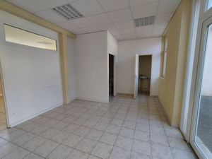 Vente locaux professionnels 130 m² à Cahors (46000)  206 700 €