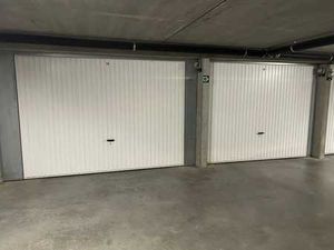 Garage fermé au rez-de-chaussée
