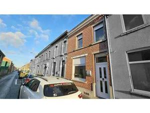 Maison à rafraichir + terrasse et jardin