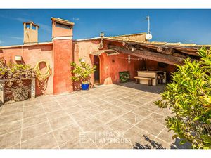 Élégante bourgeoise avec terrasse sur les toits