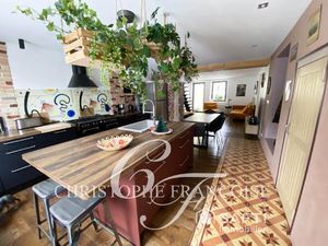 Bâtisse de caractère  rénovée avec gout et qualité