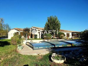 Maison 7 pièces plain-pied + piscine + garage + carport