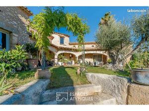 Propriété 5 pièces 220 m²