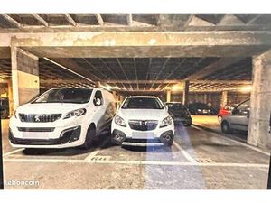 Location place de parking – Résidence sécurisée – Paris 18ᵉ – 149 /mois