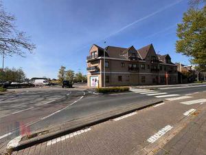 Centraal gelegen handelspand van +/- 865 m² te huur in To...