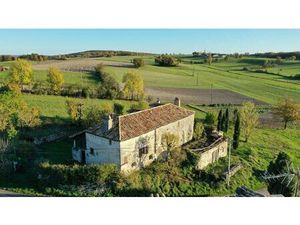 Maison en pierre rénovée de 167 m² habitables  plus sous-sol et annexes à rénover sur 4500