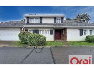 Maison Voisins-le-Bretonneux 180 m² T-7 à vendre  769 000 €