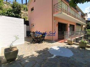 T2 MEUBLE AVEC GARAGE ET GRANDE TERRASSE A VERNET LES BAINS
