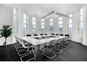 Accès tout inclus à des espaces de bureau professionnels pour 4 personnes à Paris  Maleshe