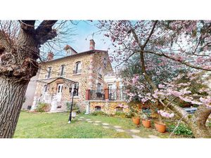 PAVILLONS- SOUS- BOIS  11 pièces  225m2