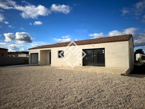 Maison neuve lumineuse avec jardin