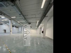 ENTREPÔT DE 1078M² À LOUER À IVRY-SUR-SEINE