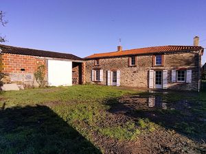 Maison en pierre avec grande dépendance et terrain