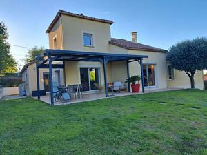 Maison De Plain-Pied  Garage  Terrasse  Piscine sur un beau terrain