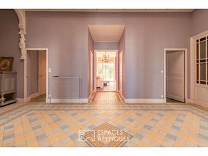 Maison de Maître chargée d'histoire  prête à révéler tout son potentiel