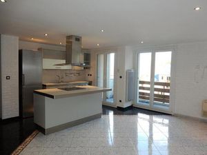 T2 - RES. LE BELLEVUE - CHAMBERY - CAVE + PARKING