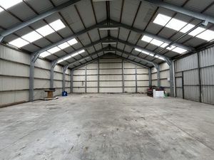 À LOUER - LOCAL D'ACTIVITÉ - 250 M2 - 5000m2 PARKING - ZA POUL