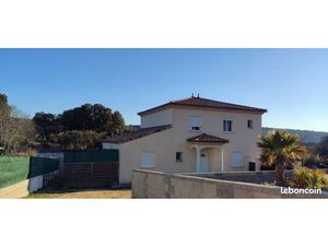 T2 Climatisée avec jardin / Place de parking