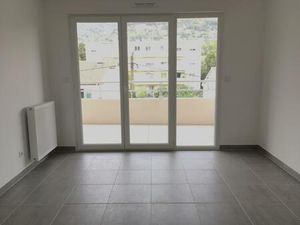 T2 avec terrasse et parking à TOULON