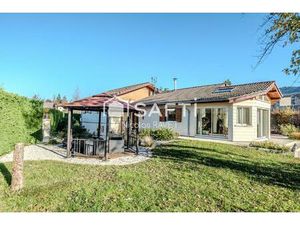 Maison familiale de plain-pied  5 pièces  133 m² sur 1320 m² de terrain clos