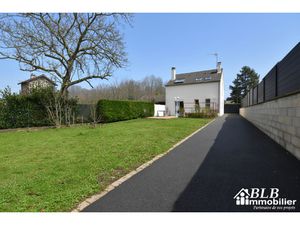 78690 Les Essarts le Roi Charmante maison avec garage double