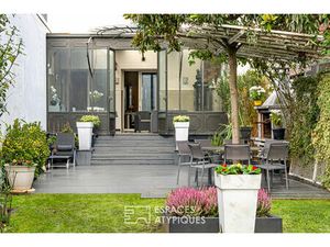 Belle maison d'architecte avec jardin paysagé pour habitation et activité professionnelle