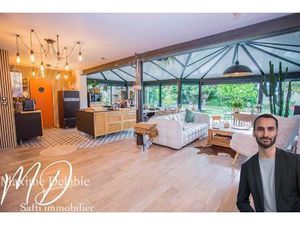 Maison d'architecte à Trangé avec garage attenant : élégance et nature en harmonie