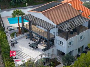 Villa Saint Aygulf 9 pièces -255 m2- VUE MER- PISCINE- GARAGE