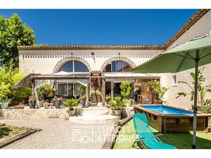 Ancienne cave viticole réhabilitée en loft avec jardin et garages