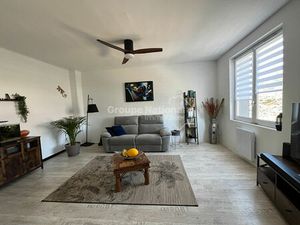 Spécial investisseur : Appartement T3 vendu loué avec Grand garage