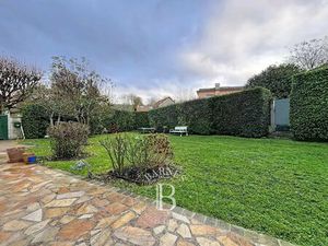 Le service location de la Maison BARNES vous propose ce bien :