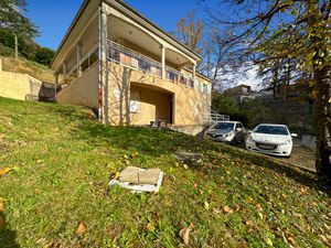 TREVOUX – MAISON RÉCENTE DE 2007 – 5 CHAMBRES – TERRASSE – GRAND GARAGE 80 m²