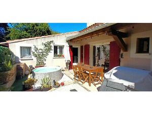 CHATEAURENARD CENTRE-VILLE - Maison plain pied 3 pièces avec cour extérieure