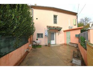 Cabannes - Maison de ville 4 pièces avec cour et local vélo