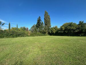 Cabannes - RARE Terrain de 1276 m2 libre constructeur