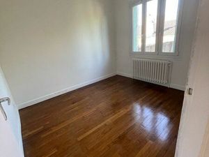 Maison individuelle  mitoyenne  entièrement rénovée