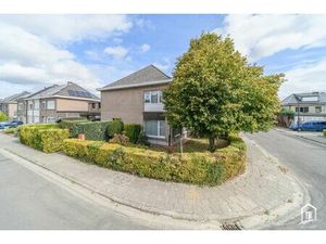 Gunstig gelegen gezinswoning met tuin en garage.