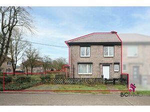 Instapklare halfopen woning op ruim hoekperceel in rustige woonwijk van Genk