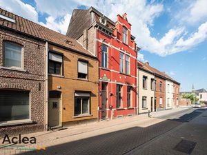 Karaktervolle burgerwoning in eclectische stijl in centrum Eeklo