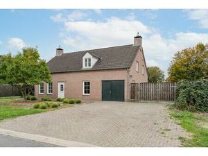 Vrijstaande woning met 5 slk op ruim perceel van 30 are in Pelt