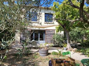 SAINT-ANDIOL - Maison 4 chambres jardin arboré  piscine et parkings
