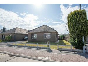 Halfopen woning op 860 m² met zuidgerichte tuin TE KOOP in Sint-Eloois-Vijve!!