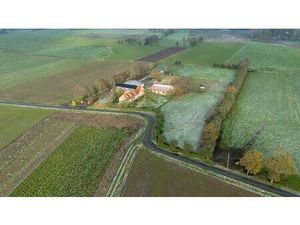 Landelijke eigendom met vergunde vakantiewoningen