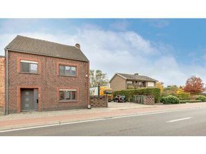 Woning met achterliggende grote loodsen (220m2)