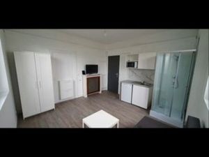 Paris 10min studio meublé gare 200m