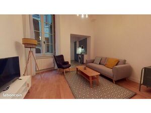 Très joli T1 bis meublé avec pièces en enfilade